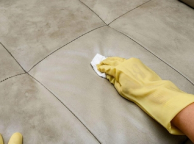 Как почистить белый кожаный диван в домашних условиях